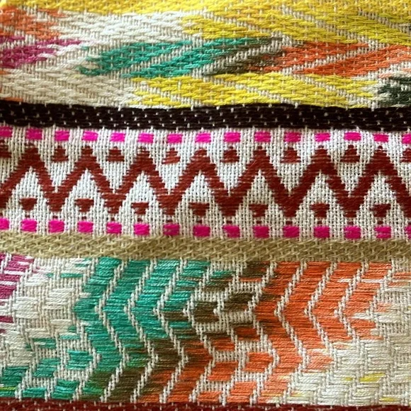 Super cute Aztec “patchwork” “weaved” pattern short w/side zip. - Picture 5 of 11